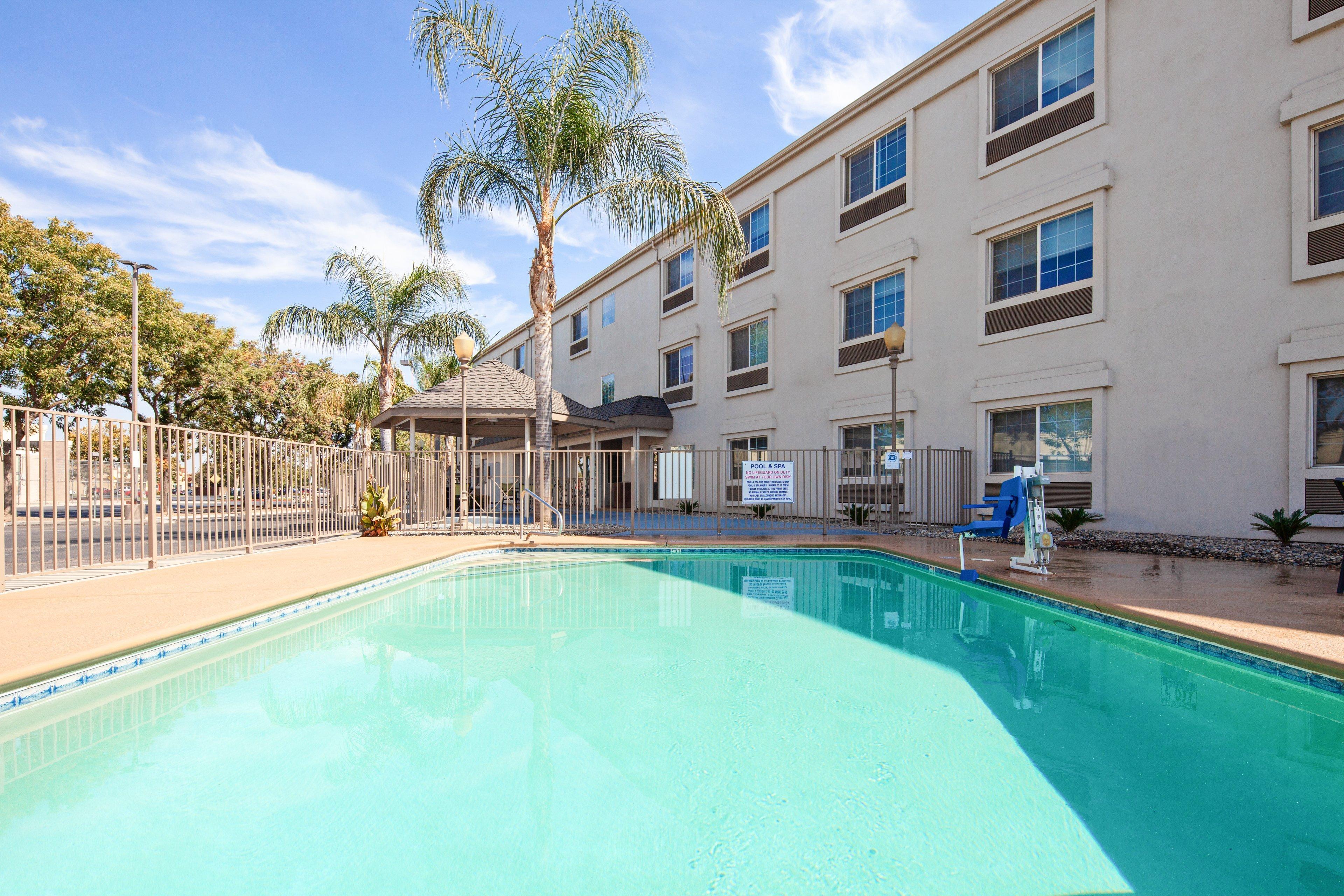 Holiday Inn Express & Suites - Tulare By Ihg Exteriér fotografie